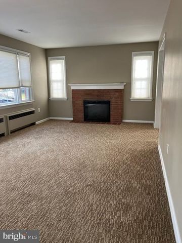 5960 LEEBEL RD, East Petersburg, PA 17520