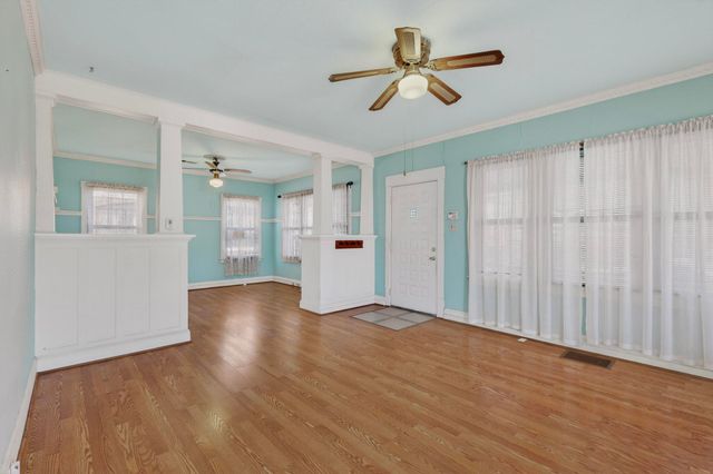 215 9th Street NW, Albuquerque, NM 87102