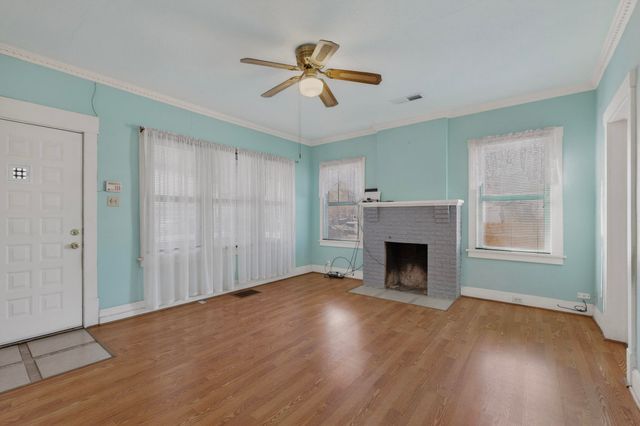 215 9th Street NW, Albuquerque, NM 87102