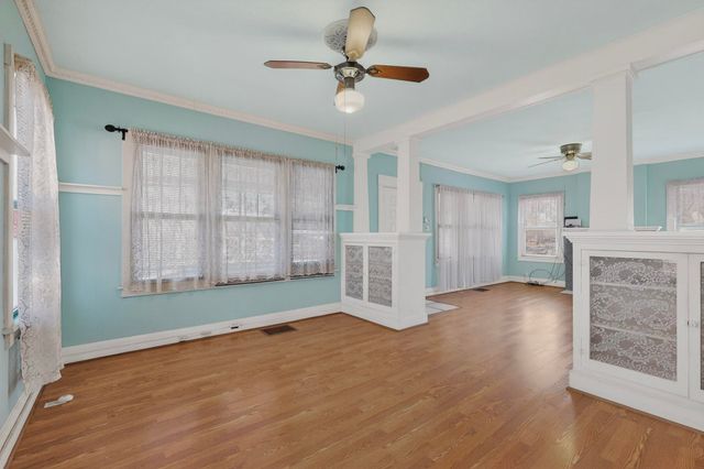 215 9th Street NW, Albuquerque, NM 87102