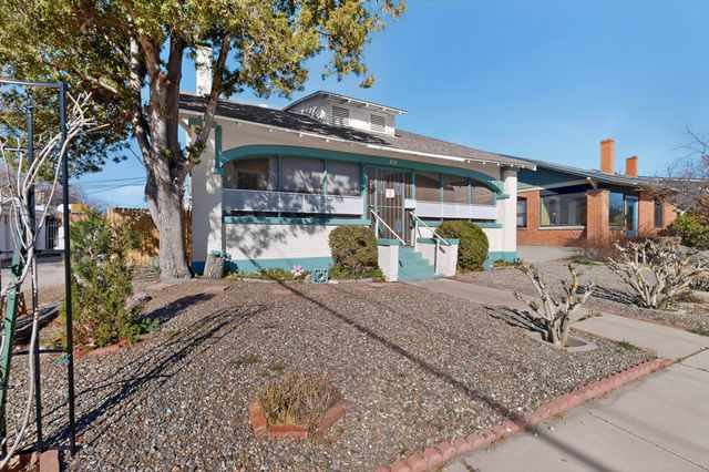 215 9th Street NW, Albuquerque, NM 87102
