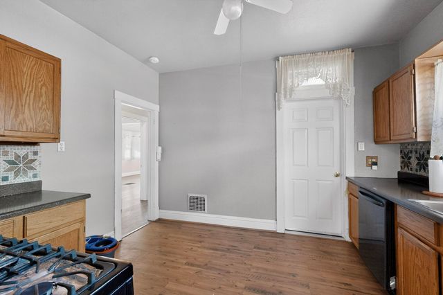 215 9th Street NW, Albuquerque, NM 87102