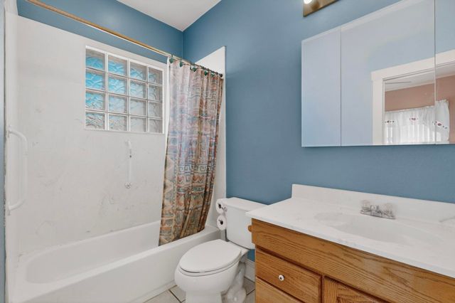 215 9th Street NW, Albuquerque, NM 87102