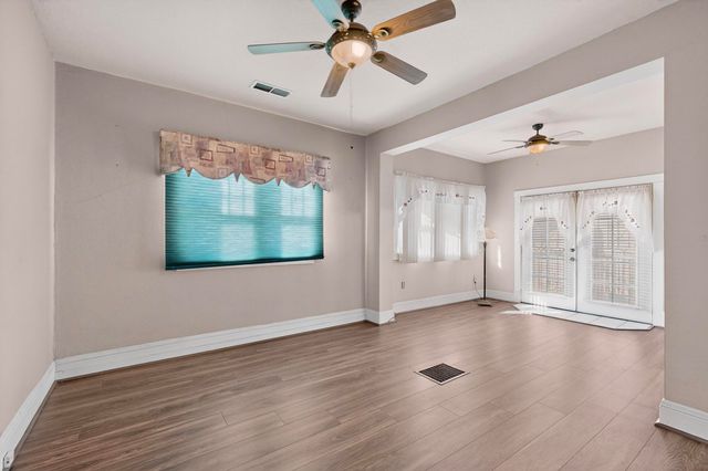 215 9th Street NW, Albuquerque, NM 87102