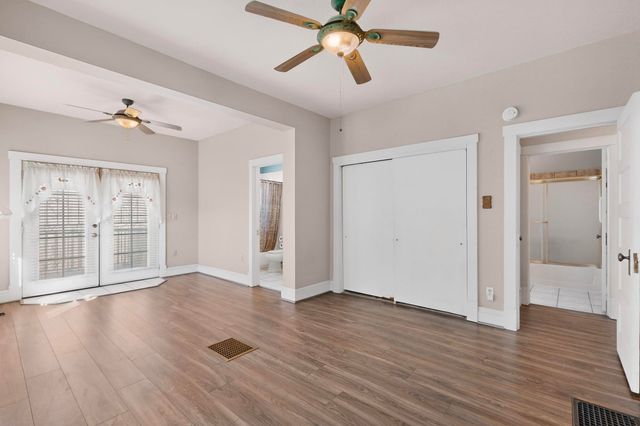 215 9th Street NW, Albuquerque, NM 87102