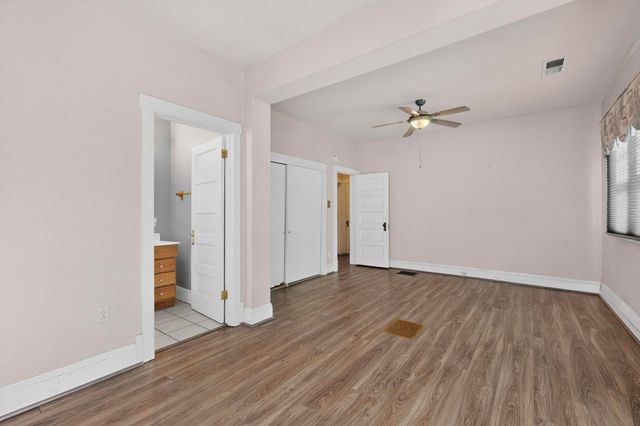 215 9th Street NW, Albuquerque, NM 87102