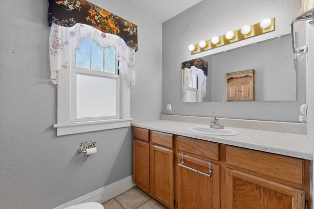 215 9th Street NW, Albuquerque, NM 87102