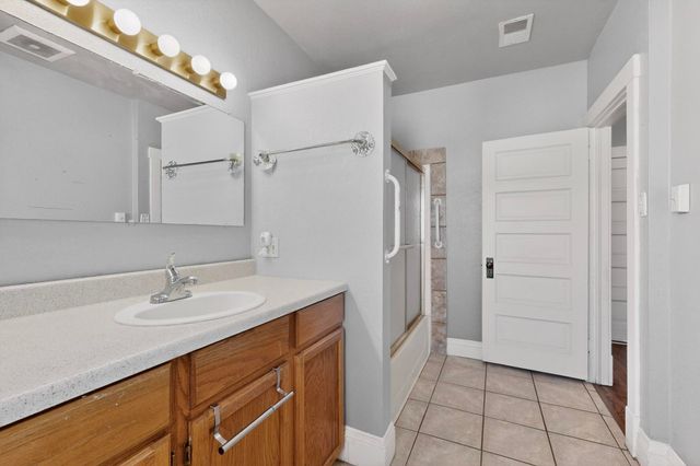 215 9th Street NW, Albuquerque, NM 87102