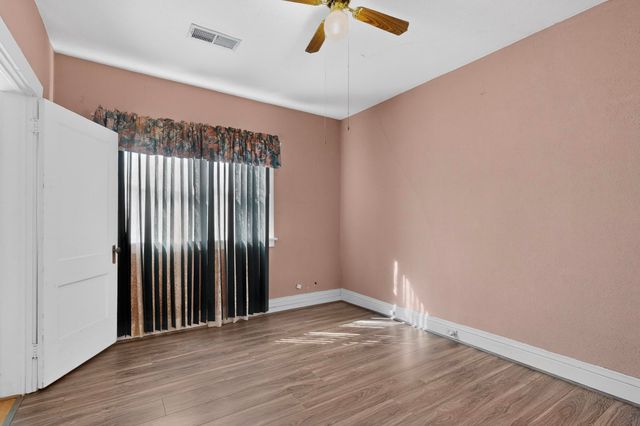 215 9th Street NW, Albuquerque, NM 87102