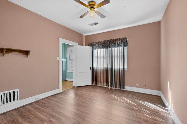 215 9th Street NW, Albuquerque, NM 87102