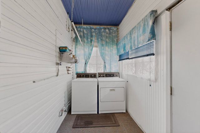 215 9th Street NW, Albuquerque, NM 87102