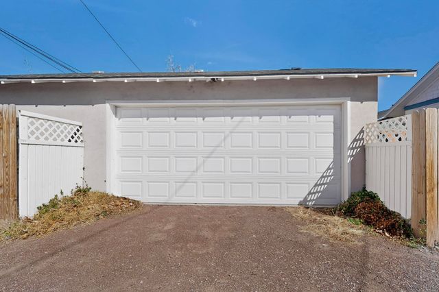 215 9th Street NW, Albuquerque, NM 87102