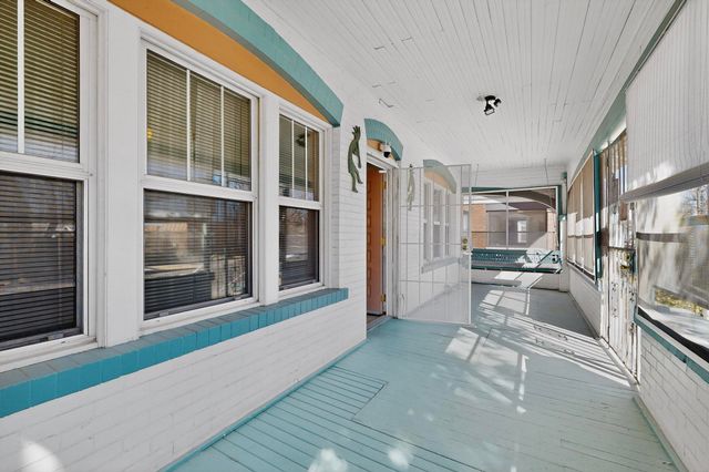 215 9th Street NW, Albuquerque, NM 87102