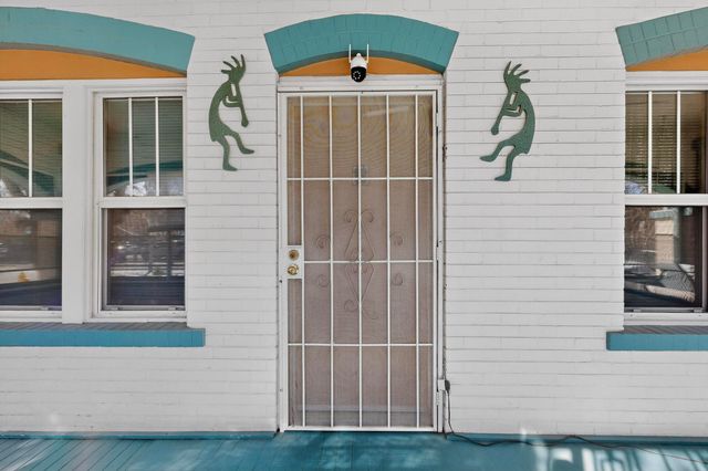 215 9th Street NW, Albuquerque, NM 87102