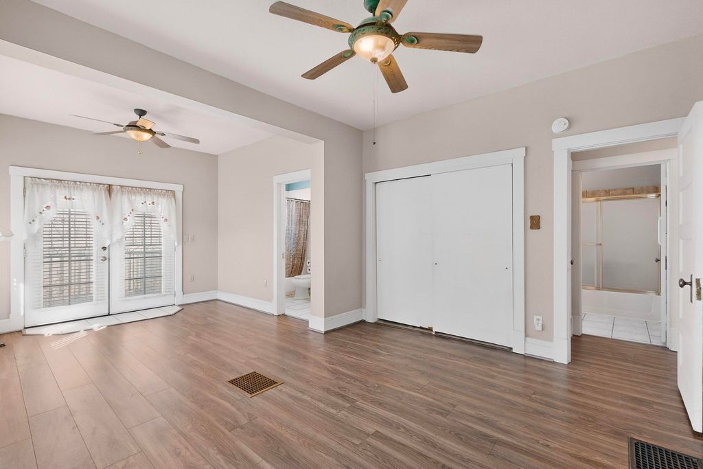 Image 27 of property listing at 215 9th Street NW, Albuquerque, NM 87102