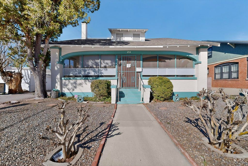 Image 4 of property listing at 215 9th Street NW, Albuquerque, NM 87102