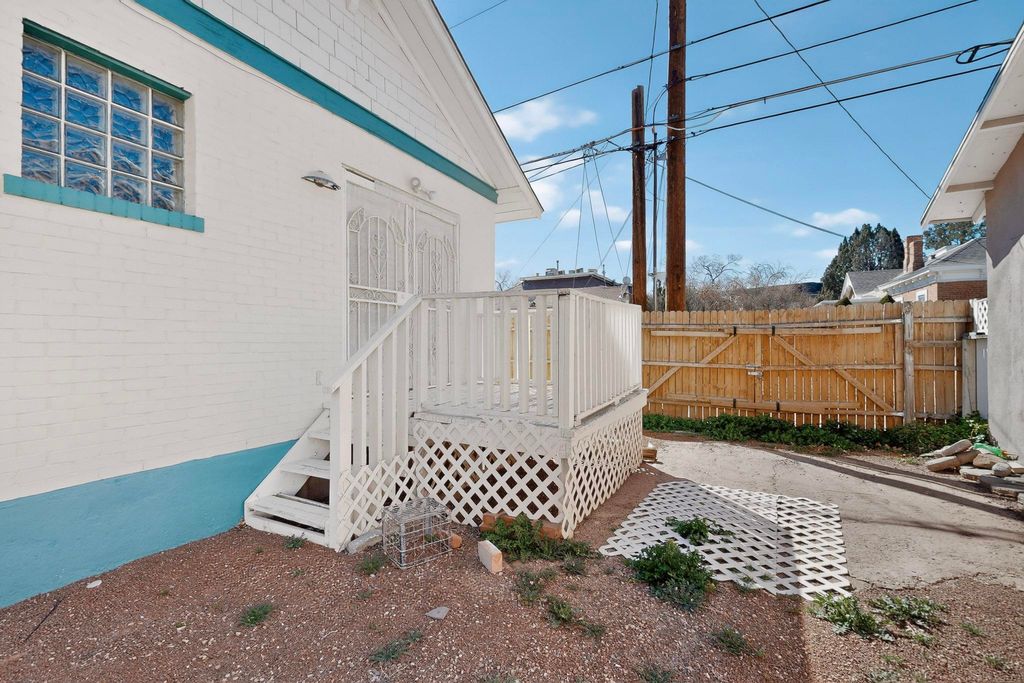 Image 41 of property listing at 215 9th Street NW, Albuquerque, NM 87102
