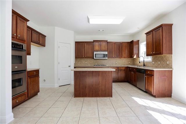 180 Mill Stone Drive, Dawsonville, GA 30534