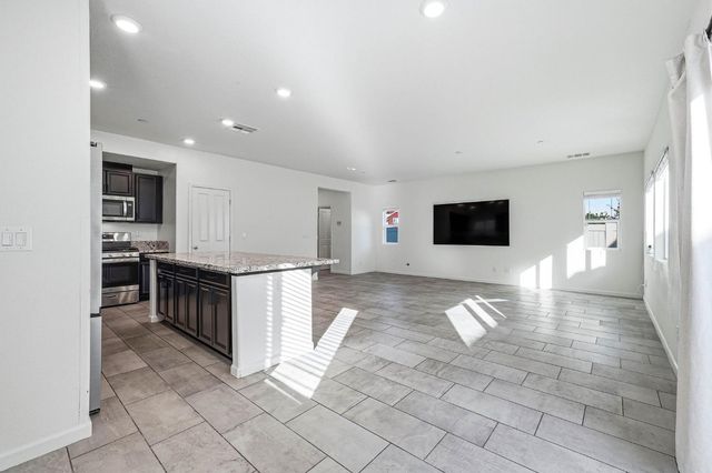 3742 Roseparke Way, Sacramento, CA 95834