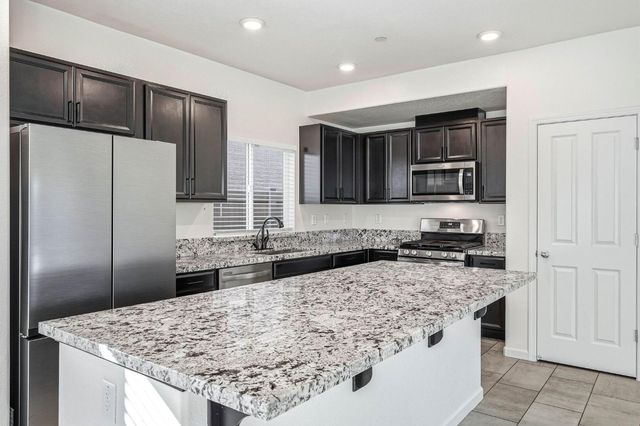3742 Roseparke Way, Sacramento, CA 95834