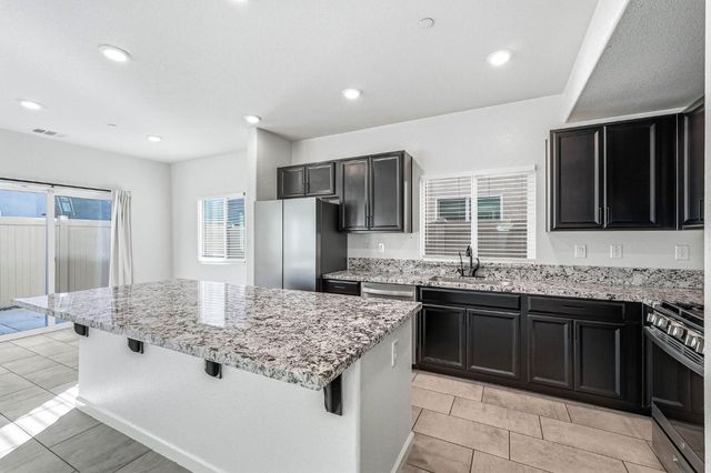 3742 Roseparke Way, Sacramento, CA 95834
