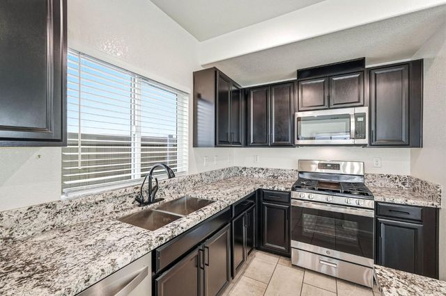 3742 Roseparke Way, Sacramento, CA 95834