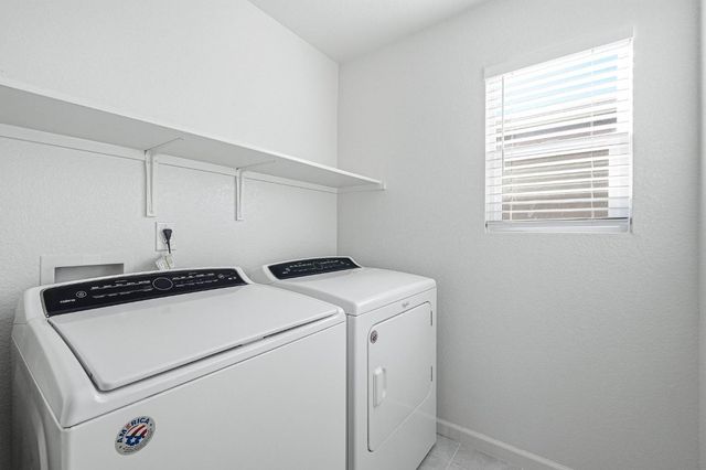 3742 Roseparke Way, Sacramento, CA 95834