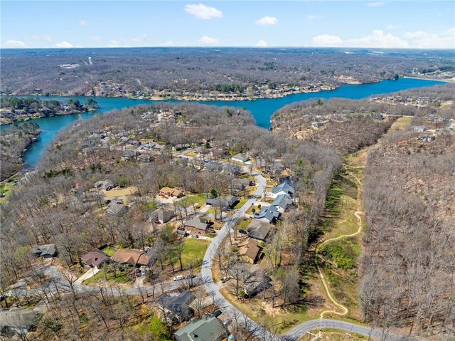 3 Kensington Drive, Bella Vista, AR 72715