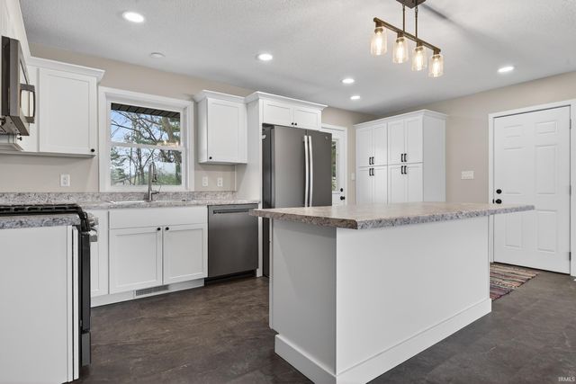 13573 S 400 W, Kokomo, IN 46901