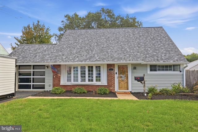 292 INDIAN CREEK DR, Levittown, PA 19057