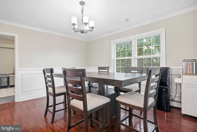 292 INDIAN CREEK DR, Levittown, PA 19057