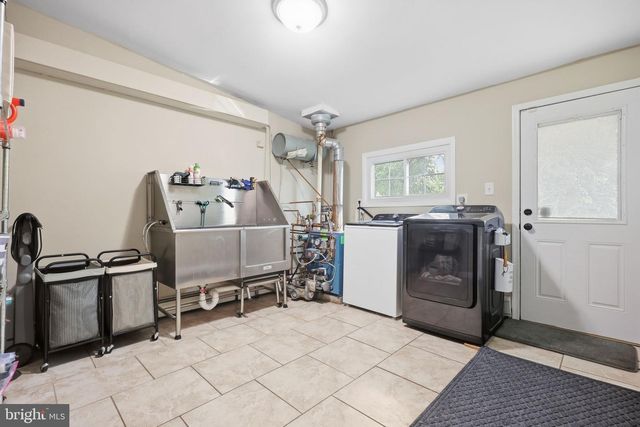 292 INDIAN CREEK DR, Levittown, PA 19057