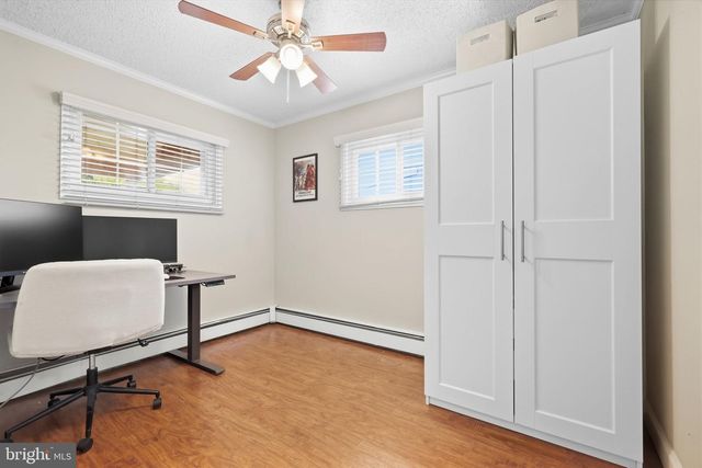 292 INDIAN CREEK DR, Levittown, PA 19057