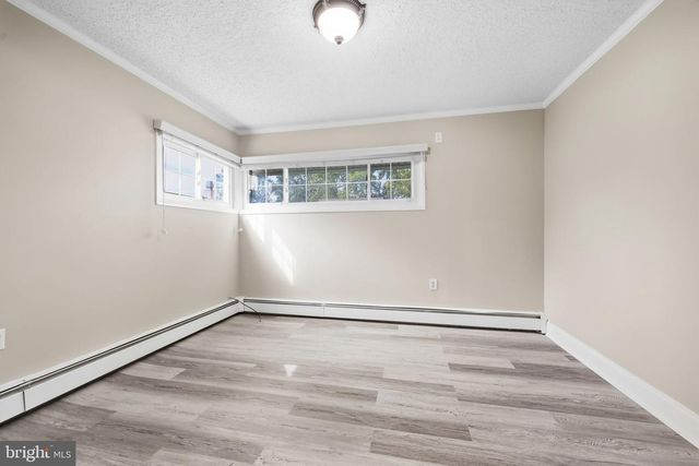 292 INDIAN CREEK DR, Levittown, PA 19057