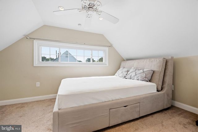292 INDIAN CREEK DR, Levittown, PA 19057