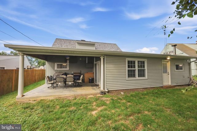 292 INDIAN CREEK DR, Levittown, PA 19057