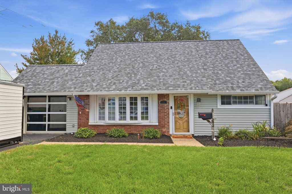 292 INDIAN CREEK DR, LEVITTOWN, PA 19057 — photo 2