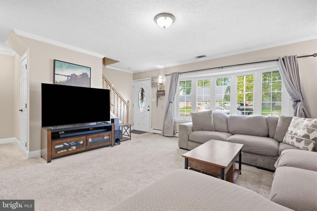 292 INDIAN CREEK DR, LEVITTOWN, PA 19057 — photo 5
