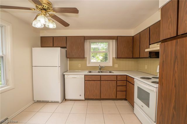3837-3839 Beech Hill Road NW, North Canton, OH 44720