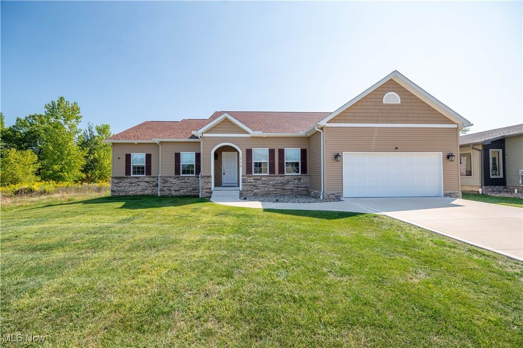 210 Terra Bella Drive, Liberty, OH 44505