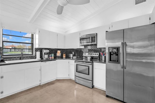 211 SW 87th Ter, Plantation, FL 33324