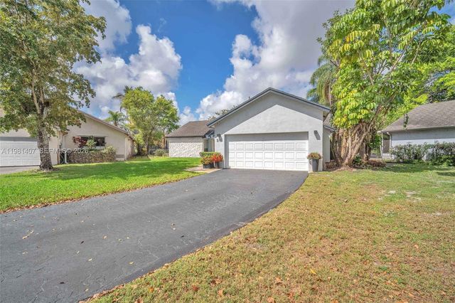 211 SW 87th Ter, Plantation, FL 33324
