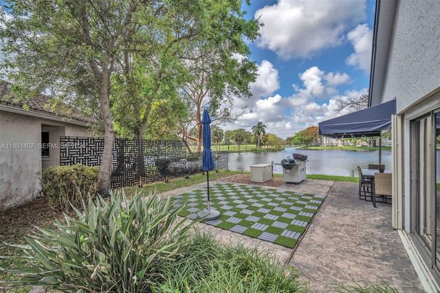 211 SW 87th Ter, Plantation, FL 33324