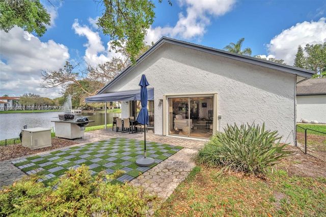 211 SW 87th Ter, Plantation, FL 33324
