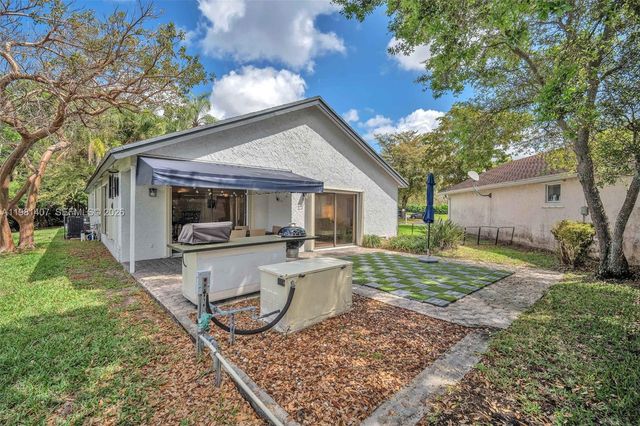 211 SW 87th Ter, Plantation, FL 33324