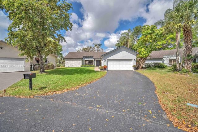 211 SW 87th Ter, Plantation, FL 33324