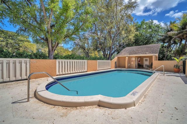 211 SW 87th Ter, Plantation, FL 33324