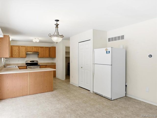 38311 Brook Drive, Sterling Heights, MI 48312