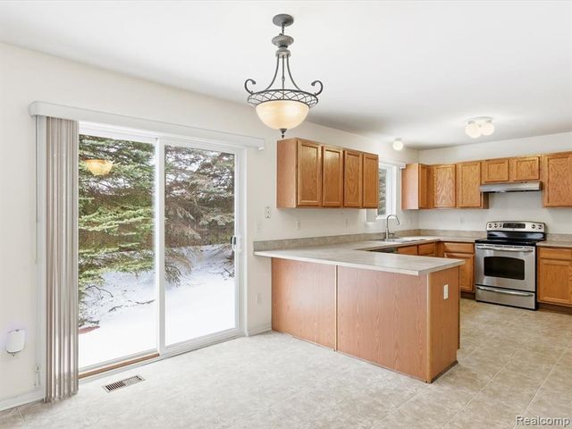 38311 Brook Drive, Sterling Heights, MI 48312