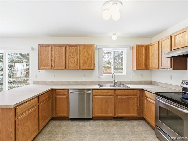 38311 Brook Drive, Sterling Heights, MI 48312